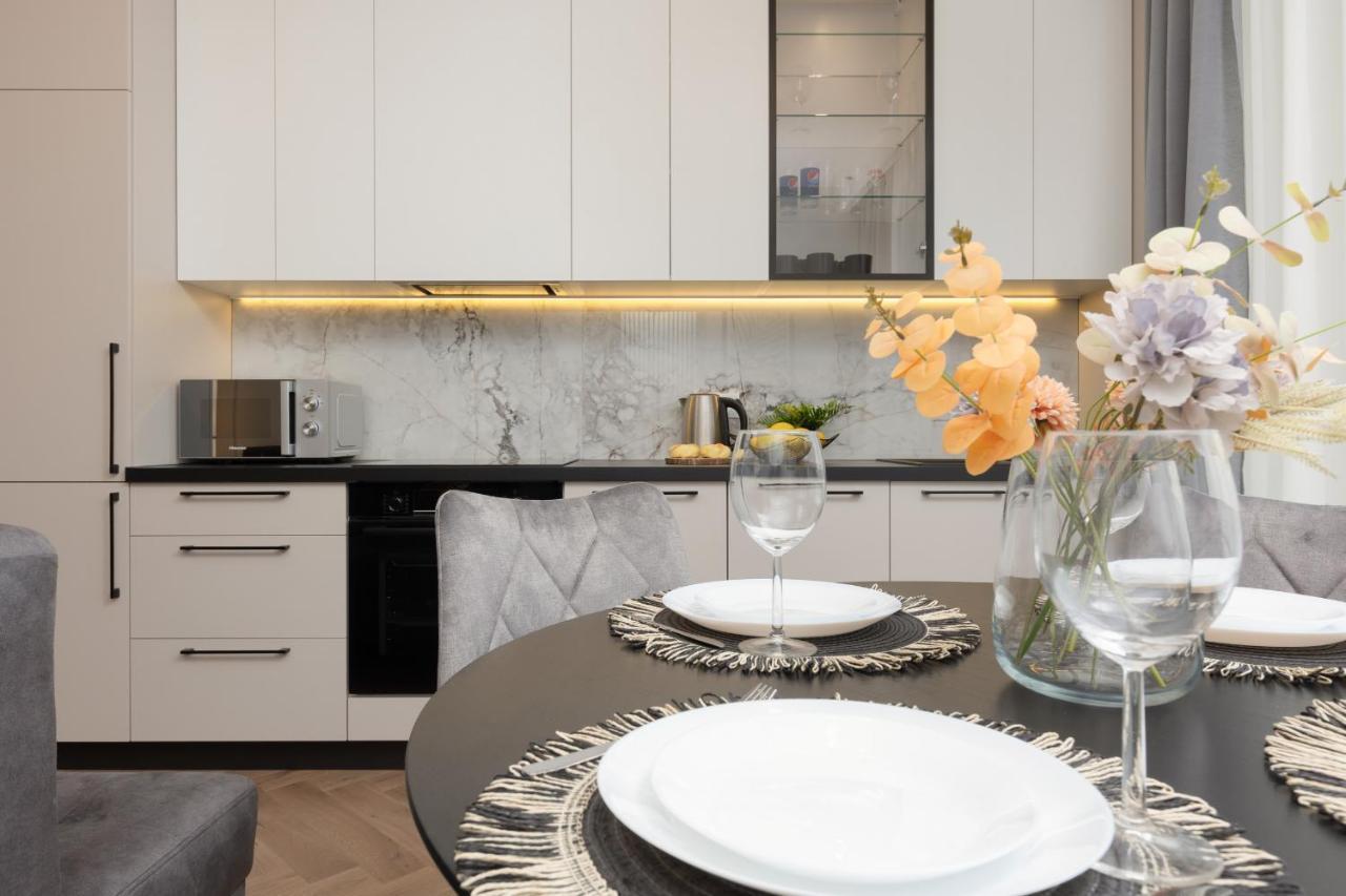 Stunning Family Apartment Ursynow With Parking & Balcony By Noclegi Renters วอร์ซอ ภายนอก รูปภาพ