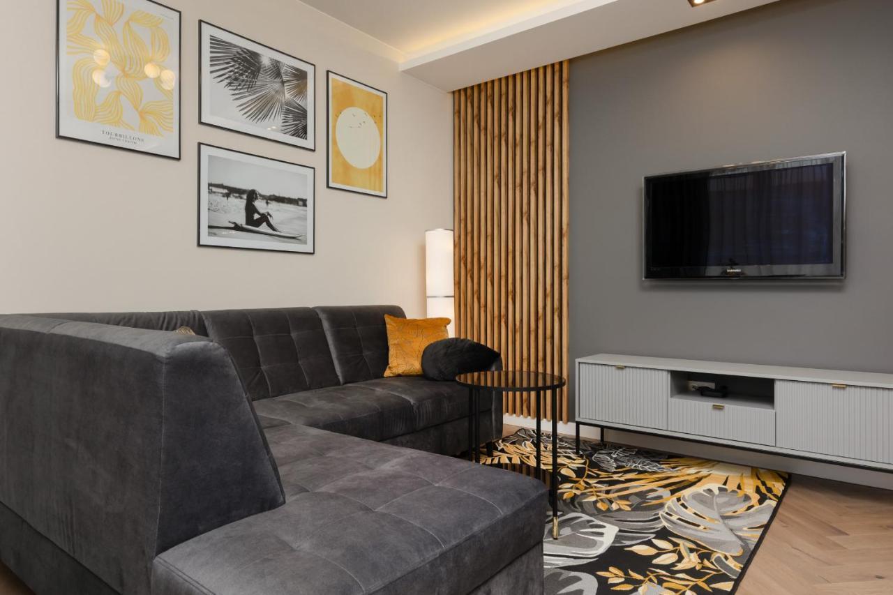 Stunning Family Apartment Ursynow With Parking & Balcony By Noclegi Renters วอร์ซอ ภายนอก รูปภาพ